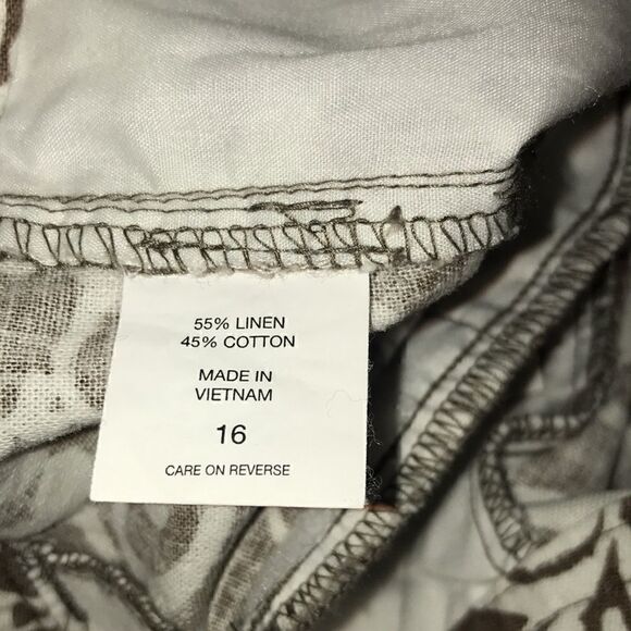 NEW New York & Company Linen Blend Floral Shorts - Picture 7 of 7